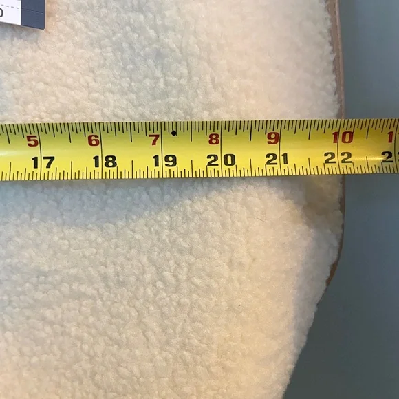 Universal Thread Faux Fur/Sherpa Cream Weekender Bag NWT - Picture 15 of 16